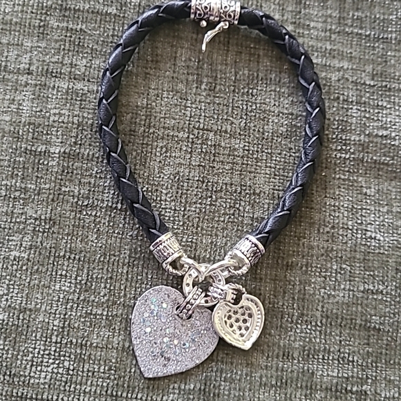 Bracelets - Picture 4 of 7